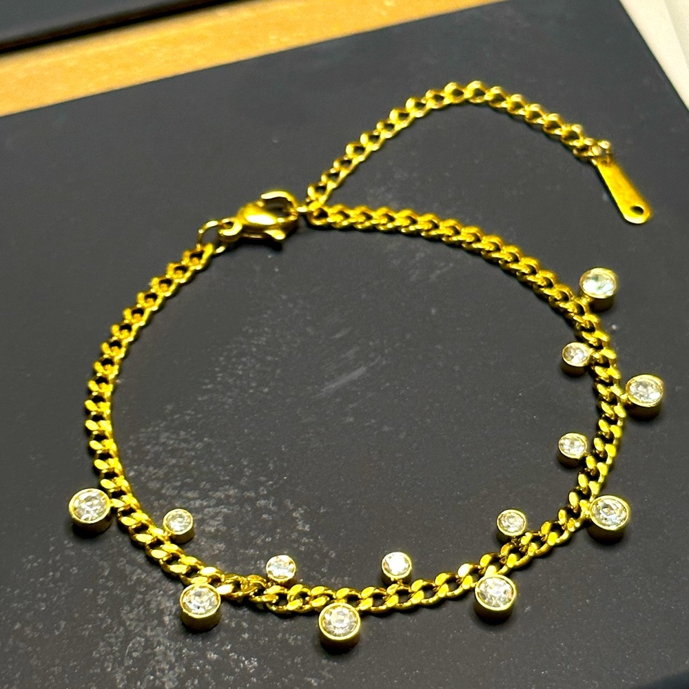 Bracelet brand new